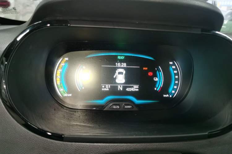 Used Chery New Energy Little Ant 2022 Restyled Version Sweet Pink Edition Half-Sugar Version 30.6 kWh 30 kW 301 km Instrument Cluster