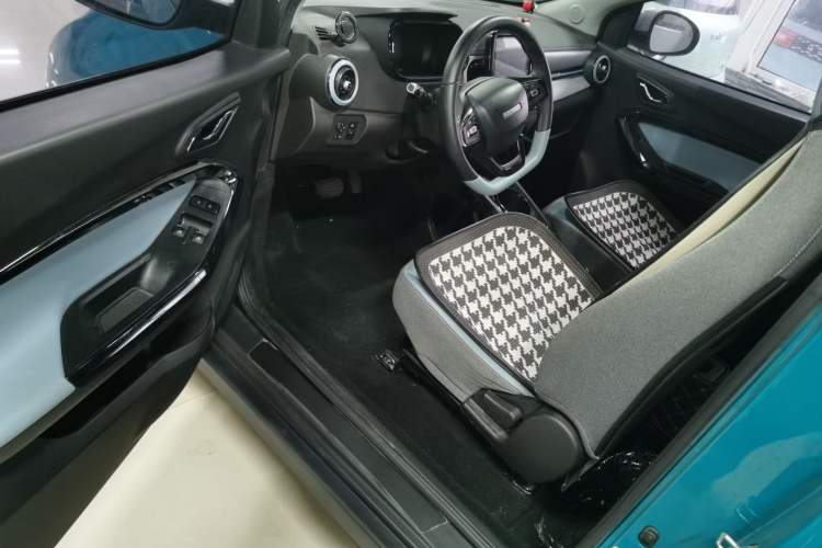 Used Chery New Energy Little Ant 2022 Restyled Version Sweet Pink Edition Half-Sugar Version 30.6 kWh 30 kW 301 km Interior 3