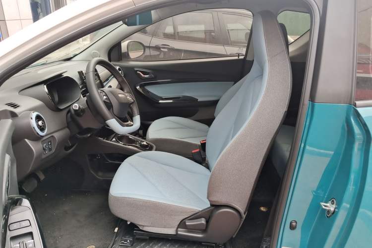 Used Chery New Energy Little Ant 2022 Restyled Version Sweet Pink Edition Half-Sugar Version 30.6 kWh 30 kW 301 km Left Front Seat