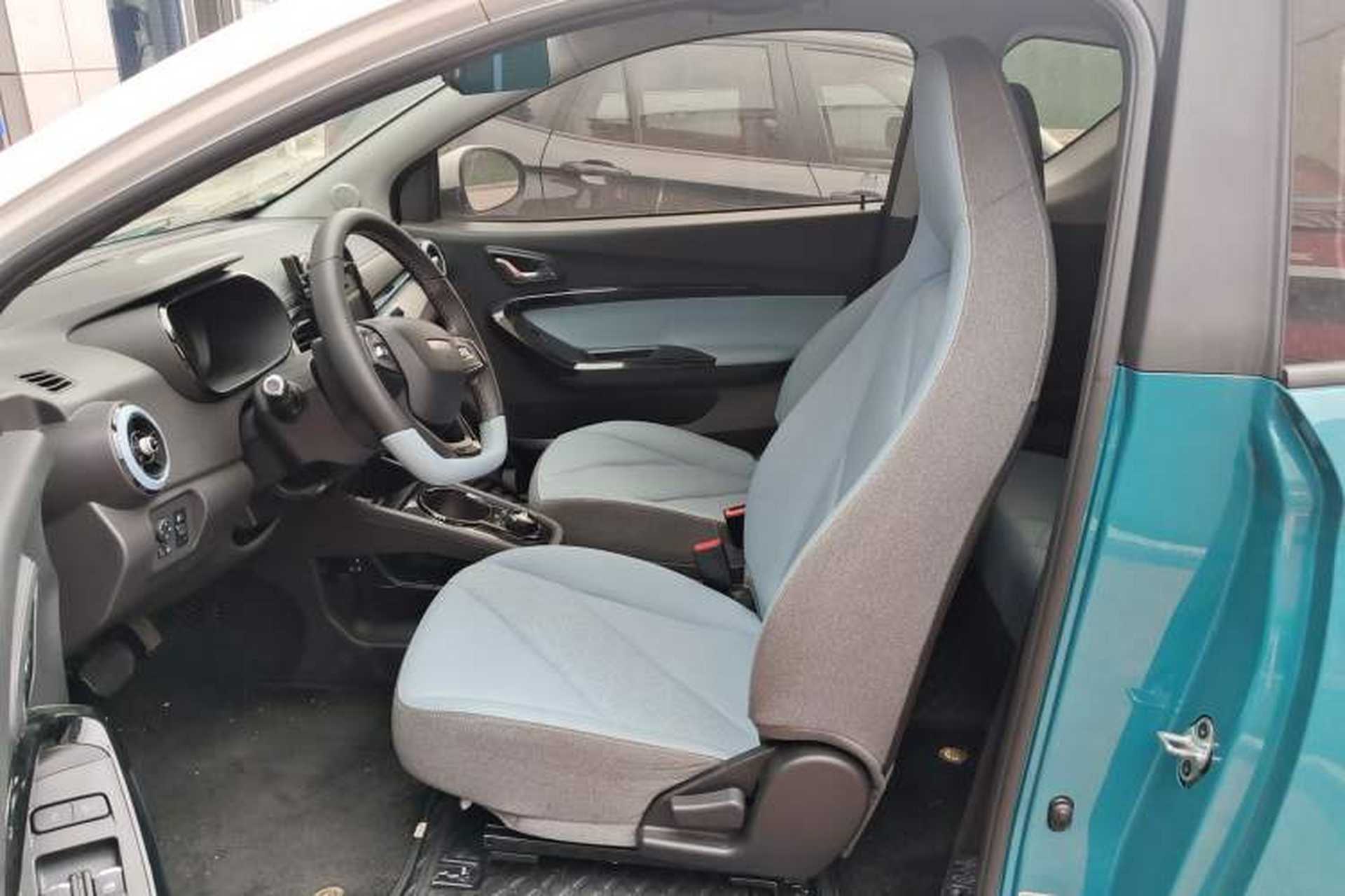 Used Chery New Energy Little Ant 2022 Restyled Version Sweet Pink Edition Half-Sugar Version 30.6 kWh 30 kW 301 km Left Front Seat