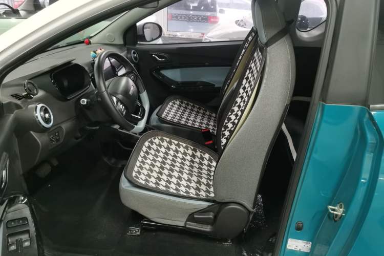 Used Chery New Energy Little Ant 2022 Restyled Version Sweet Pink Edition Half-Sugar Version 30.6 kWh 30 kW 301 km Left Front Seat