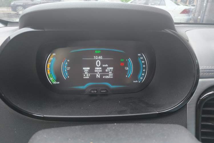 Used Chery New Energy Little Ant 2022 Restyled Version Sweet Pink Edition Half-Sugar Version 30.6 kWh 30 kW 301 km Odometer Close Up