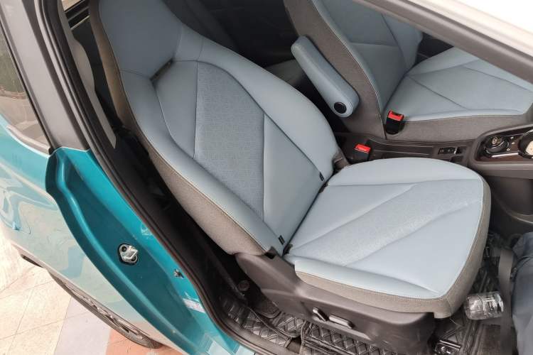 Used Chery New Energy Little Ant 2022 Restyled Version Sweet Pink Edition Half-Sugar Version 30.6 kWh 30 kW 301 km Right Front Seat