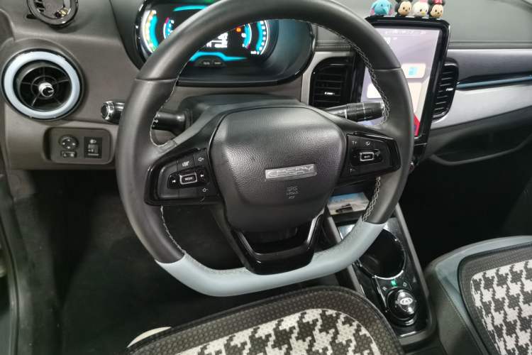Used Chery New Energy Little Ant 2022 Restyled Version Sweet Pink Edition Half-Sugar Version 30.6 kWh 30 kW 301 km Steering Wheel