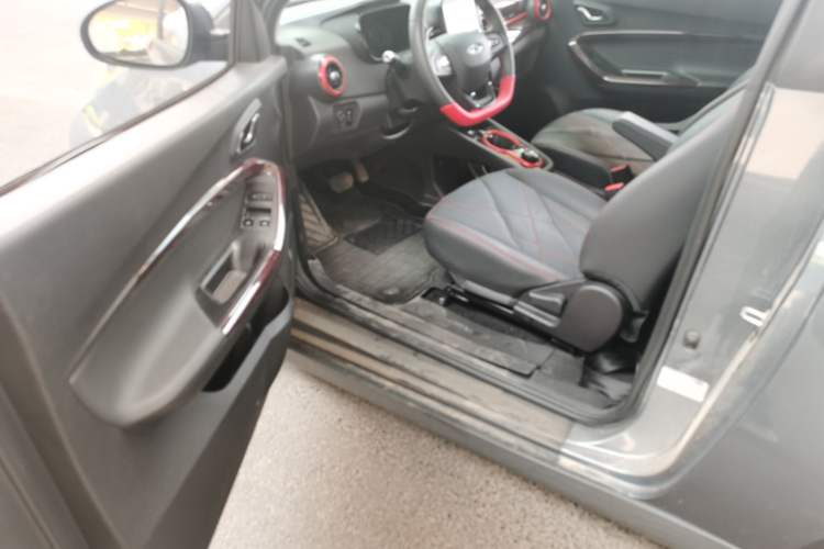 Used Chery New Energy Little Ant 2022 Restyled Version Sweet Pink Edition Half-Sugar Version 28.8 kWh 30 kW 301 km Interior 3