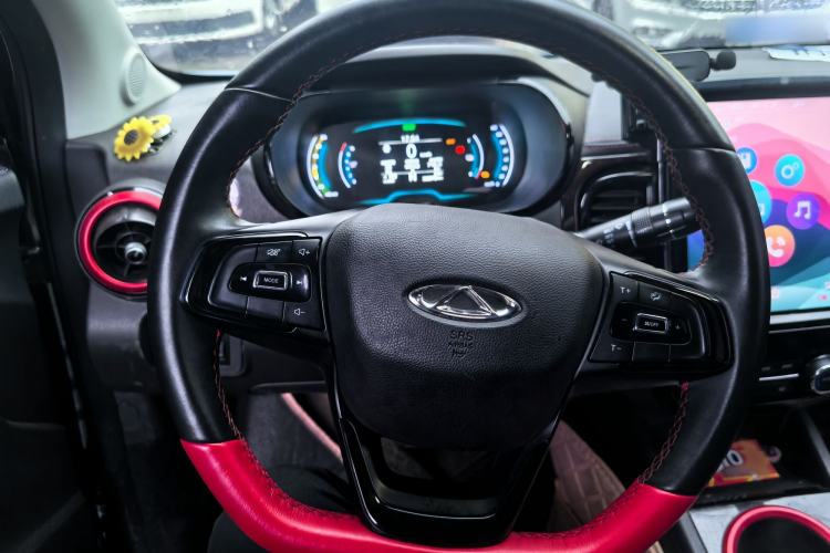 Used Chery New Energy Little Ant 2022 Revised Version Sweet Pink Edition Half-Sugar Version Lithium Iron Phosphate 30.7 kWh 30 kW 301 km Interior 3