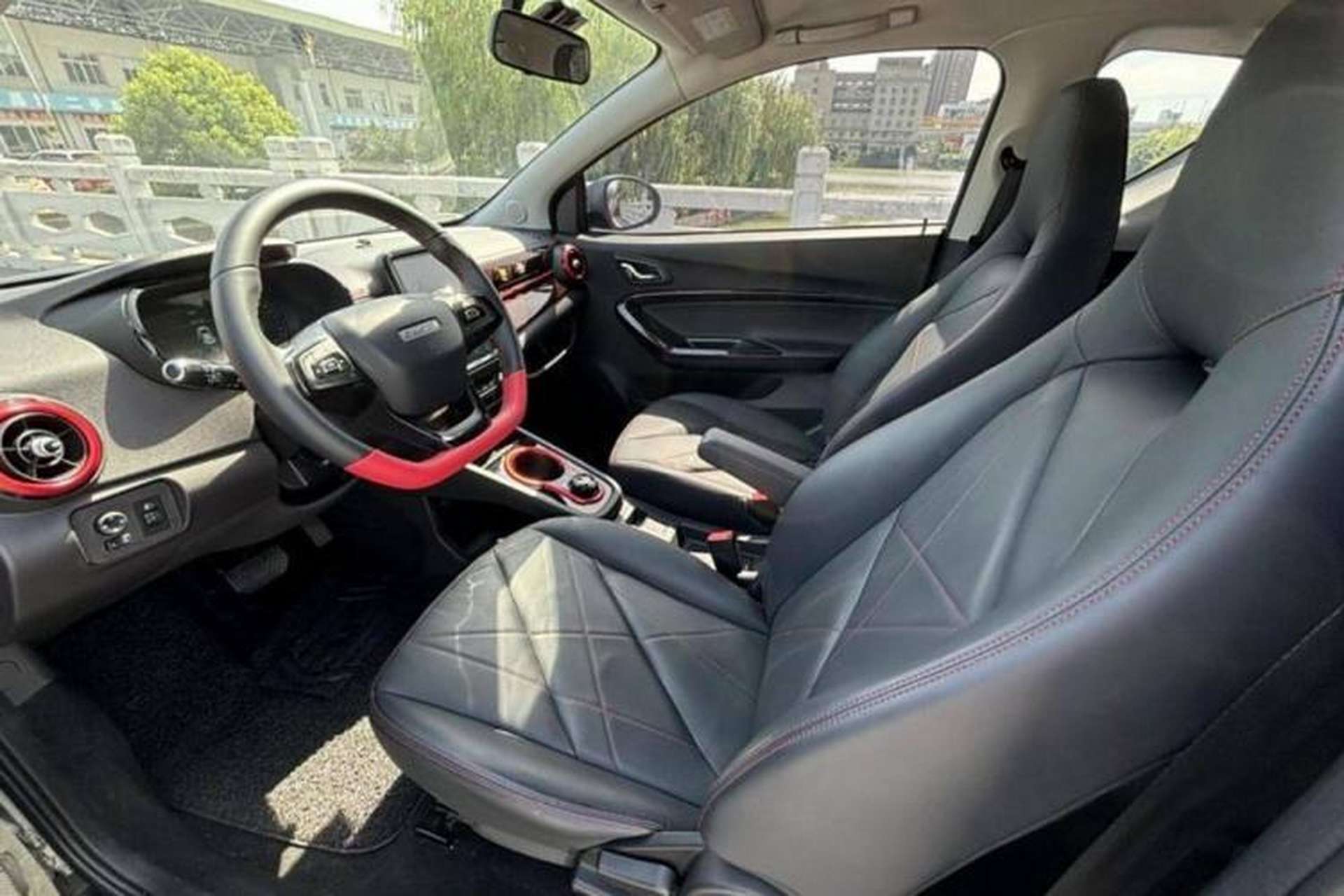 Used Chery New Energy Little Ant 2022 Restyled Version Sweet Pink Edition Half-Sugar Version 30.6 kWh 30 kW 301 km Interior 3