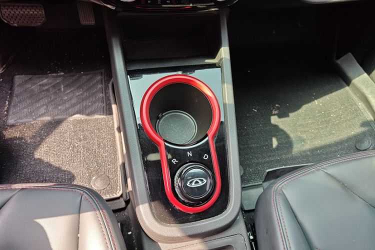 Used Chery New Energy Little Ant 2022 Revised Version Sweet Pink Edition Half-Sugar Version Lithium Iron Phosphate 30.7 kWh 30 kW 301 km Interior 5