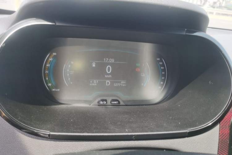 Used Chery New Energy Little Ant 2022 Sweet Pink Edition Half-Sugar Version Lithium Iron Phosphate 29.2 kWh 30 kW 301 km Odometer Close Up