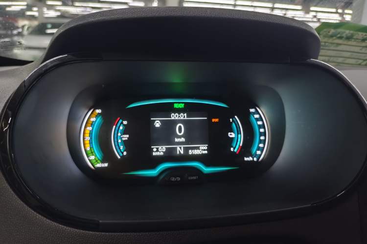Used Chery New Energy Little Ant 2022 Revised Version Sweet Pink Edition Half-Sugar Version Lithium Iron Phosphate 30.7 kWh 30 kW 301 km Odometer Close Up