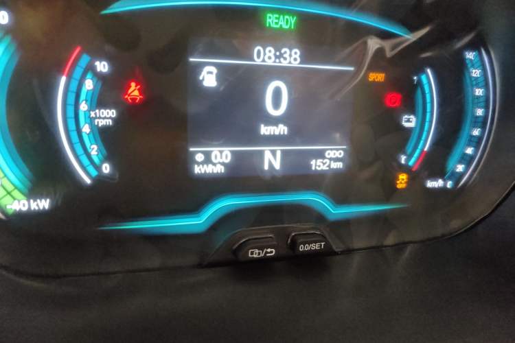 Used Chery New Energy Little Ant 2022 Revised Version Sweet Pink Edition Half-Sugar Version Lithium Iron Phosphate 30.7 kWh 30 kW 301 km Odometer Close Up