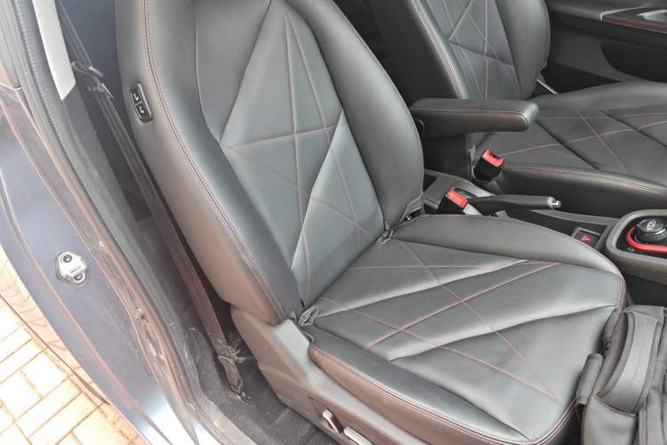Used Chery New Energy Little Ant 2022 Sweet Pink Edition Low-Sugar Version 30kW 301km Range Right Front Seat