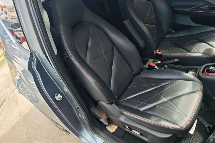 Used Chery New Energy Little Ant 2022 Restyled Version Sweet Pink Edition Low-Sugar Version Lithium Iron Phosphate Battery 30.7 kWh 30 kW 301 km Right Front Seat