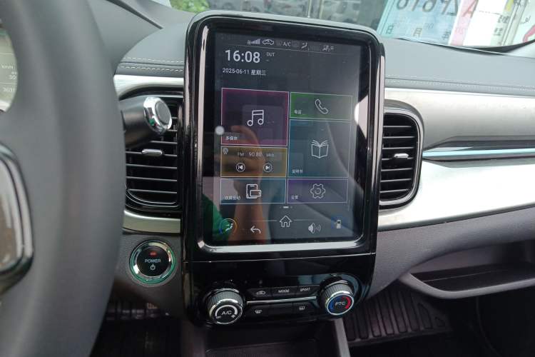 Used Chery New Energy Little Ant 2022 Revised Version Sweet Pink Edition Half-Sugar Version Lithium Iron Phosphate 30.7 kWh 30 kW 301 km Audio And AC Panel