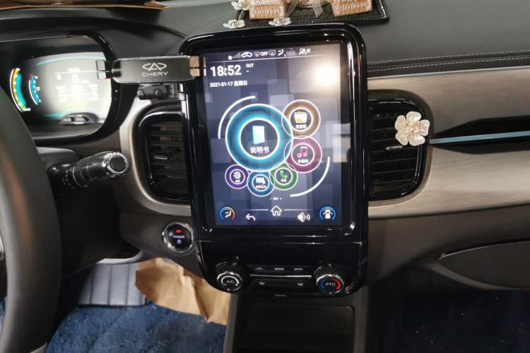 Used Chery New Energy Little Ant 2022 Revised Version Sweet Pink Edition Half-Sugar Version Lithium Iron Phosphate 30.7 kWh 30 kW 301 km Audio And AC Panel