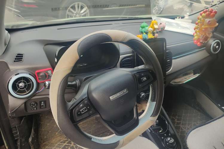 Used Chery New Energy Little Ant 2022 Sweet Pink Edition Half-Sugar Version 3-Cell Lithium 30kW 301km Center Console