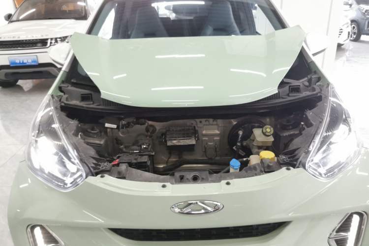 Used Chery New Energy Little Ant 2022 Revised Version Sweet Pink Edition Half-Sugar Version Lithium Iron Phosphate 30.7 kWh 30 kW 301 km Engine Bay