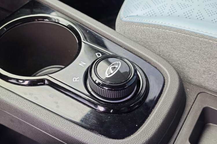 Used Chery New Energy Little Ant 2022 Revised Version Sweet Pink Edition Half-Sugar Version Lithium Iron Phosphate 30.7 kWh 30 kW 301 km Gear Lever
