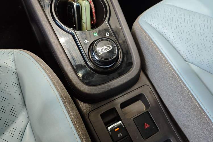 Used Chery New Energy Little Ant 2022 Sweet Pink Edition Half-Sugar Version 3-Cell Lithium 30kW 301km Gear Lever