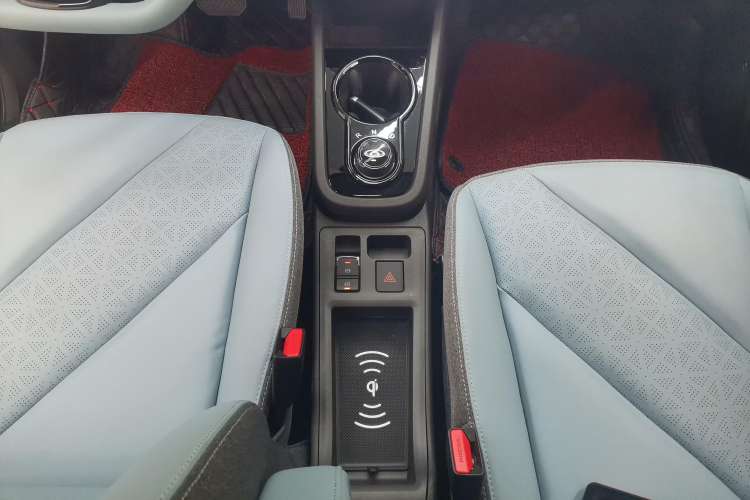 Used Chery New Energy Little Ant 2022 Sweet Pink Edition Half-Sugar Version 3-Cell Lithium 30kW 301km Gear Lever