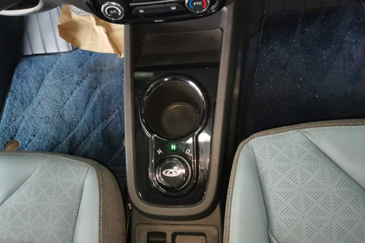 Used Chery New Energy Little Ant 2022 Revised Version Sweet Pink Edition Half-Sugar Version Lithium Iron Phosphate 30.7 kWh 30 kW 301 km Gear Lever