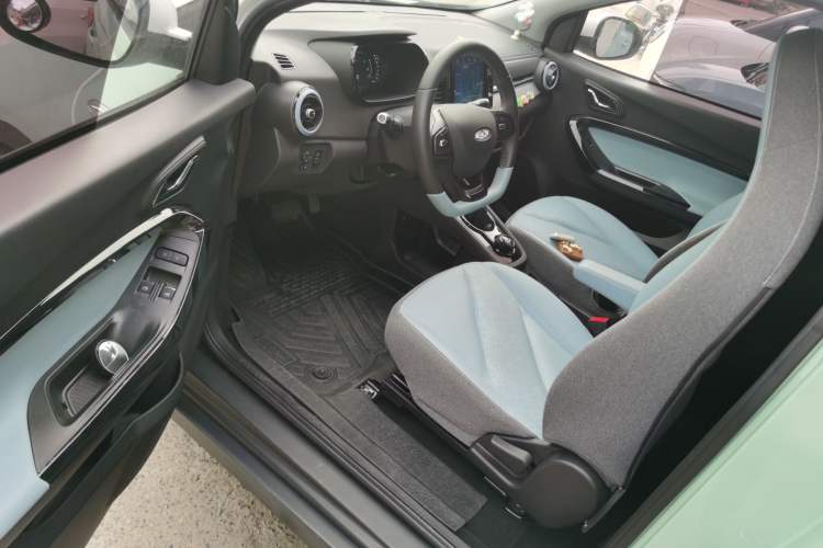 Used Chery New Energy Little Ant 2022 Revised Version Sweet Pink Edition Half-Sugar Version Lithium Iron Phosphate 30.7 kWh 30 kW 301 km Interior 3