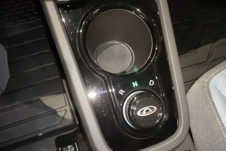 Used Chery New Energy Little Ant 2022 Revised Version Sweet Pink Edition Half-Sugar Version Lithium Iron Phosphate 30.7 kWh 30 kW 301 km Interior 3