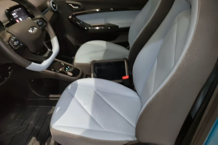 Used Chery New Energy Little Ant 2022 Revised Version Sweet Pink Edition Half-Sugar Version Lithium Iron Phosphate 30.7 kWh 30 kW 301 km Interior 4