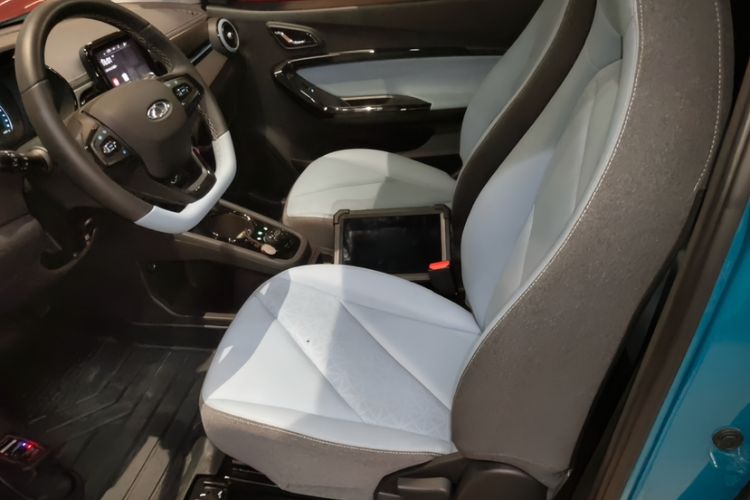 Used Chery New Energy Little Ant 2022 Revised Version Sweet Pink Edition Half-Sugar Version Lithium Iron Phosphate 30.7 kWh 30 kW 301 km Interior 5