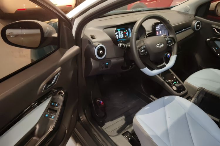 Used Chery New Energy Little Ant 2022 Revised Version Sweet Pink Edition Half-Sugar Version Lithium Iron Phosphate 30.7 kWh 30 kW 301 km Interior 6