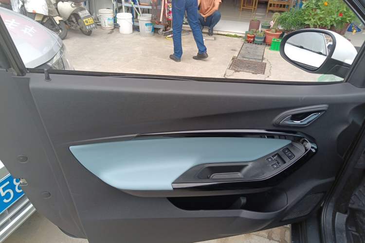 Used Chery New Energy Little Ant 2022 Revised Version Sweet Pink Edition Half-Sugar Version Lithium Iron Phosphate 30.7 kWh 30 kW 301 km Left Front Door Interior