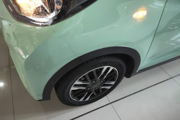 Used Chery New Energy Little Ant 2022 Restyled Version Sweet Pink Edition Low-Sugar Version Lithium Iron Phosphate Battery 30.7 kWh 30 kW 301 km Left Front Wheel Hub