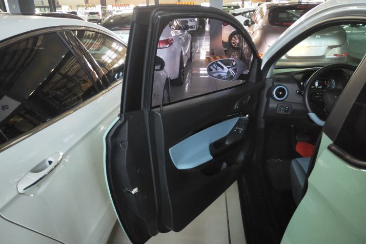 Used Chery New Energy Little Ant 2022 Restyled Version Sweet Pink Edition Low-Sugar Version Lithium Iron Phosphate Battery 30.7 kWh 30 kW 301 km Left Rear Door Interior