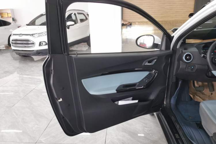 Used Chery New Energy Little Ant 2022 Revised Version Sweet Pink Edition Half-Sugar Version Lithium Iron Phosphate 30.7 kWh 30 kW 301 km Left Rear Door Interior