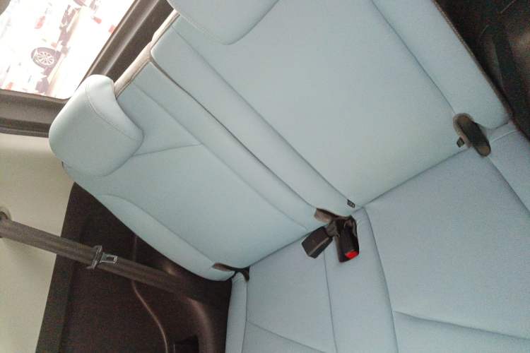 Used Chery New Energy Little Ant 2022 Revised Version Sweet Pink Edition Half-Sugar Version Lithium Iron Phosphate 30.7 kWh 30 kW 301 km Left Rear Seat