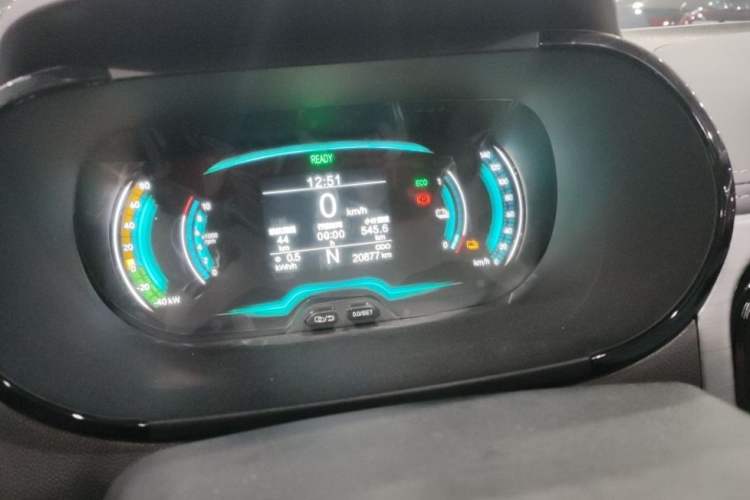 Used Chery New Energy Little Ant 2022 Updated Version Sweet Pink Edition Full Sugar Version Lithium Iron Phosphate 30.7 kWh 30 kW 301 km Odometer Close Up