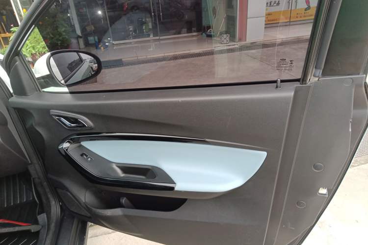 Used Chery New Energy Little Ant 2022 Revised Version Sweet Pink Edition Half-Sugar Version Lithium Iron Phosphate 30.7 kWh 30 kW 301 km Right Front Door Interior