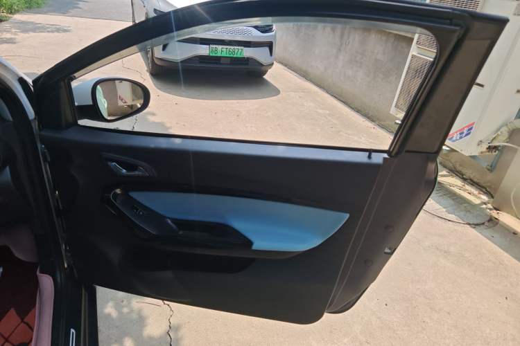 Used Chery New Energy Little Ant 2022 Sweet Pink Edition Half-Sugar Version Lithium Iron Phosphate 30 kW 301 km Right Front Door Interior