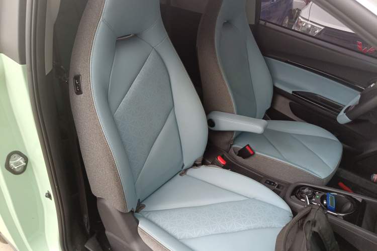 Used Chery New Energy Little Ant 2022 Revised Version Sweet Pink Edition Half-Sugar Version Lithium Iron Phosphate 30.7 kWh 30 kW 301 km Right Front Seat