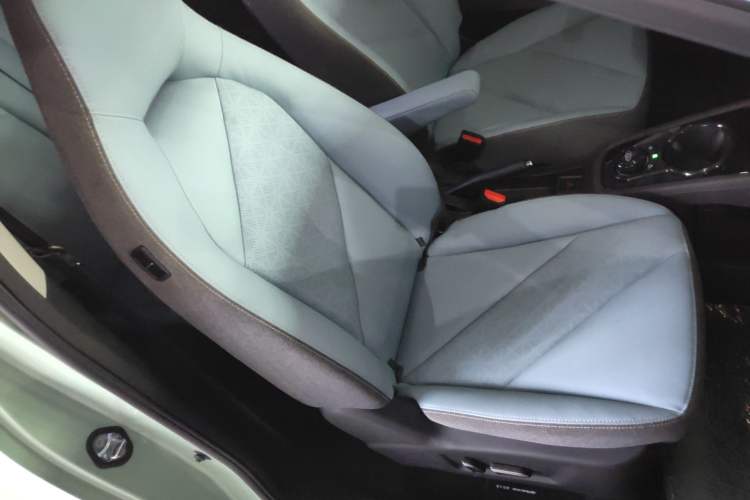 Used Chery New Energy Little Ant 2022 Restyled Version Sweet Pink Edition Low-Sugar Version Lithium Iron Phosphate Battery 30.7 kWh 30 kW 301 km Right Front Seat