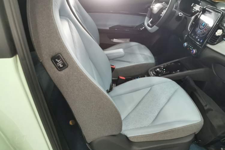 Used Chery New Energy Little Ant 2022 Revised Version Sweet Pink Edition Half-Sugar Version Lithium Iron Phosphate 30.7 kWh 30 kW 301 km Right Front Seat