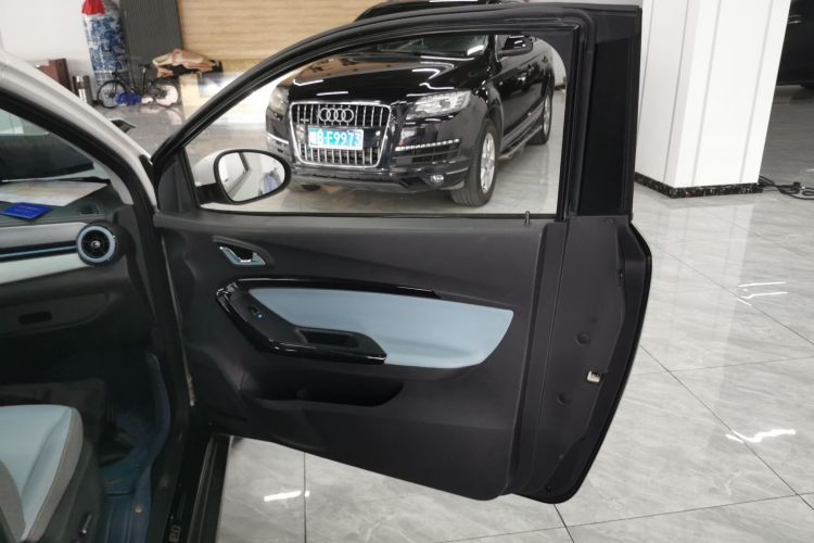Used Chery New Energy Little Ant 2022 Revised Version Sweet Pink Edition Half-Sugar Version Lithium Iron Phosphate 30.7 kWh 30 kW 301 km Right Rear Door Interior