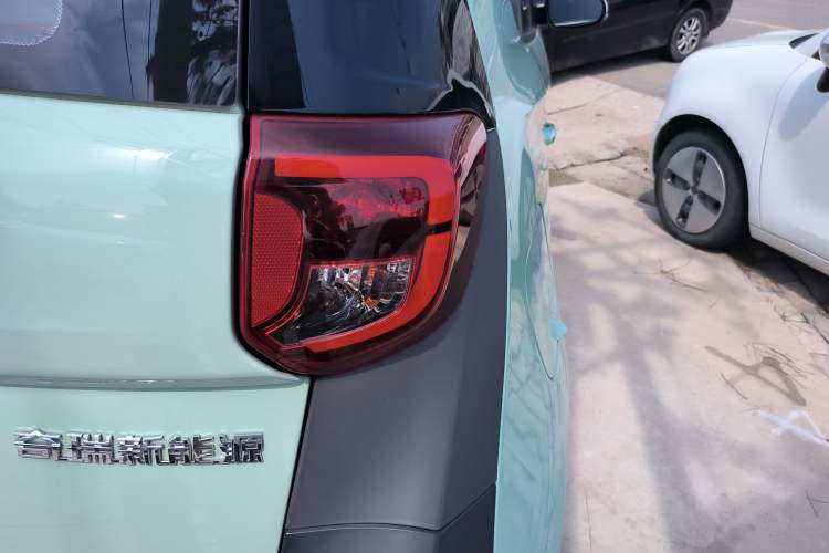 Used Chery New Energy Little Ant 2022 Revised Version Sweet Pink Edition Half-Sugar Version Lithium Iron Phosphate 30.7 kWh 30 kW 301 km Right Rear Taillight