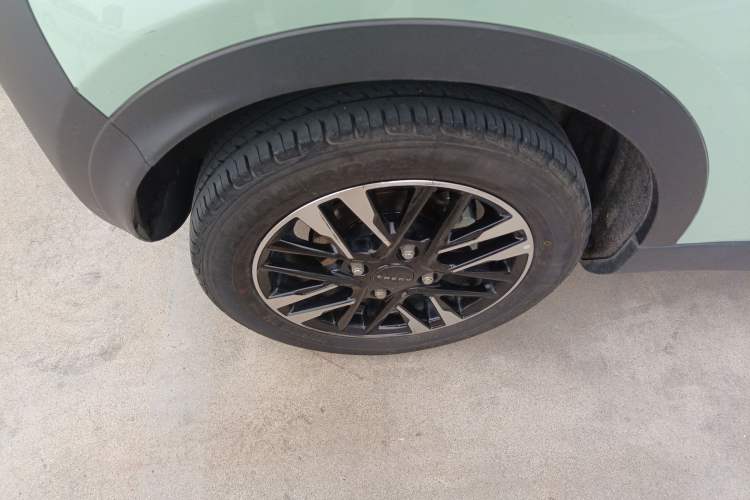 Used Chery New Energy Little Ant 2022 Revised Version Sweet Pink Edition Half-Sugar Version Lithium Iron Phosphate 30.7 kWh 30 kW 301 km Right Rear Wheel Hub