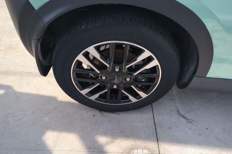 Used Chery New Energy Little Ant 2022 Revised Version Sweet Pink Edition Half-Sugar Version Lithium Iron Phosphate 30.7 kWh 30 kW 301 km Right Rear Wheel Hub