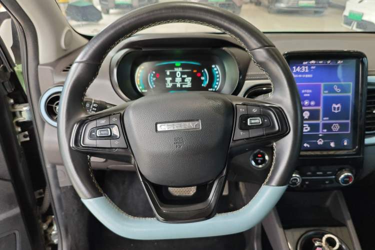Used Chery New Energy Little Ant 2022 Sweet Pink Edition Half-Sugar Version 3-Cell Lithium 30kW 301km Steering Wheel