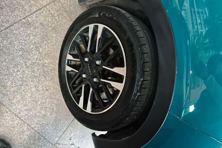 Used Chery New Energy Little Ant 2022 Sweet Pink Edition Full-Sugar Version Lithium Iron Phosphate 30 kW 301 km Right Front Wheel Hub