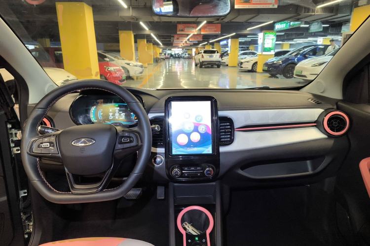 Used Chery New Energy Little Ant 2022 Revised Version Sweet Pink Edition Half-Sugar Version Lithium Iron Phosphate 30.7 kWh 30 kW 301 km Center Console