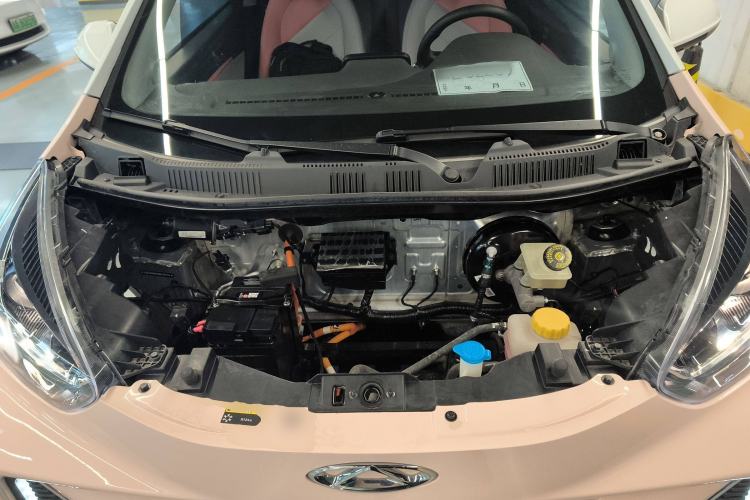 Used Chery New Energy Little Ant 2022 Revised Version Sweet Pink Edition Half-Sugar Version Lithium Iron Phosphate 30.7 kWh 30 kW 301 km Engine Bay