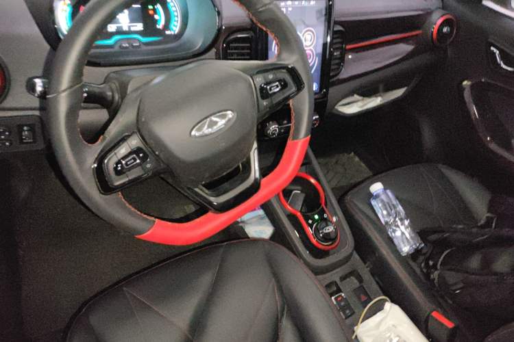 Used Chery New Energy Little Ant 2022 Revised Version Sweet Pink Edition Half-Sugar Version Lithium Iron Phosphate 30.7 kWh 30 kW 301 km Interior 2